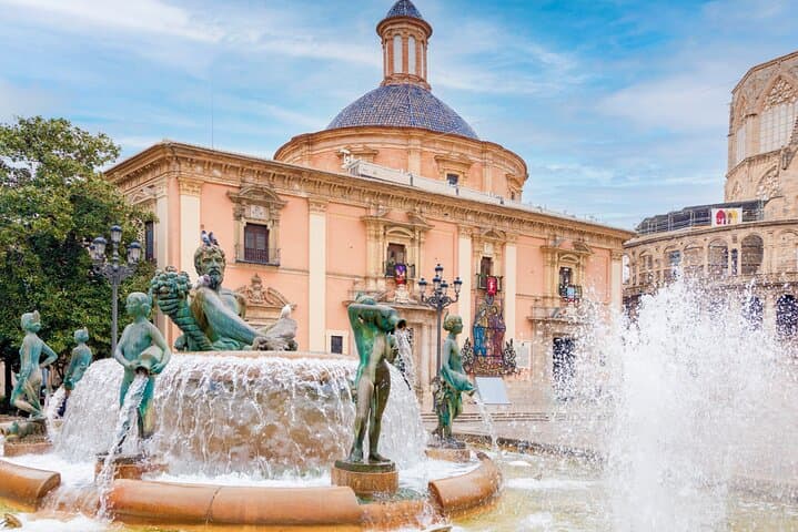 Valencia Iconic Self-Guided City Walking Tour & Scavenger Hunt