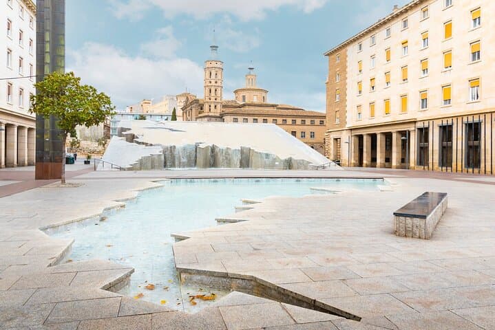 Zaragoza Self-Guided City Walking Tour & Scavenger Hunt