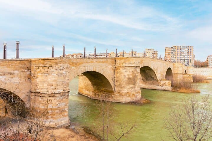 Zaragoza Self-Guided City Walking Tour & Scavenger Hunt