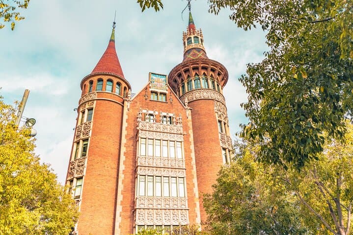Barcelona Self-Guided City Walking Tour & Scavenger Hunt