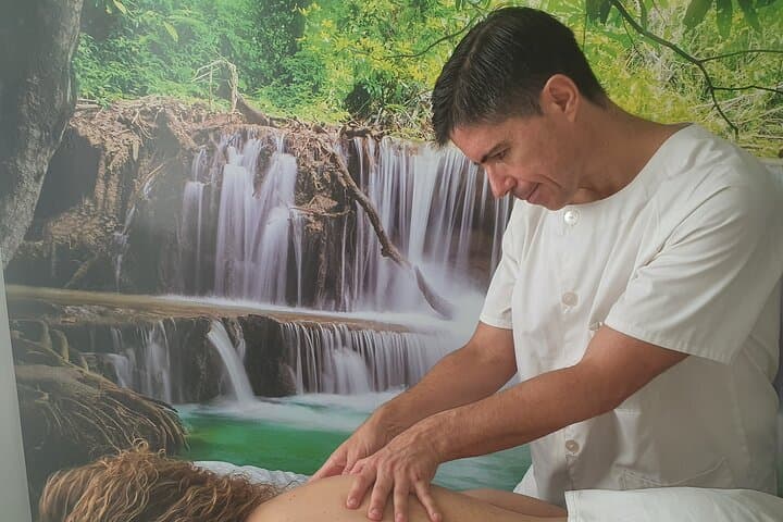 1 Hour Private Chiromassage Session in Seville