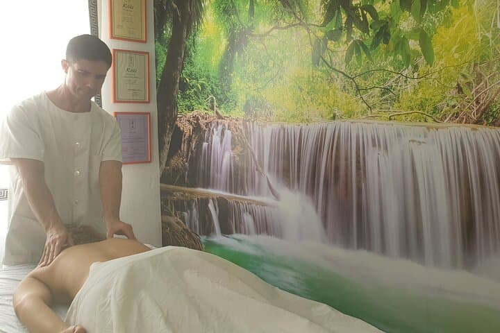 1 Hour Private Chiromassage Session in Seville