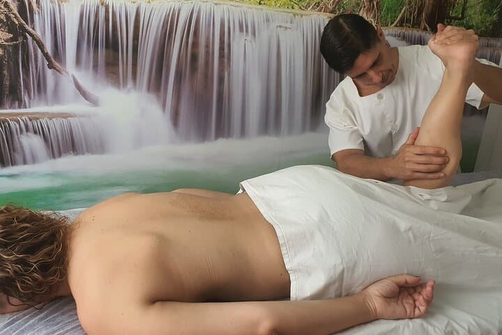 1 Hour Private Chiromassage Session in Seville