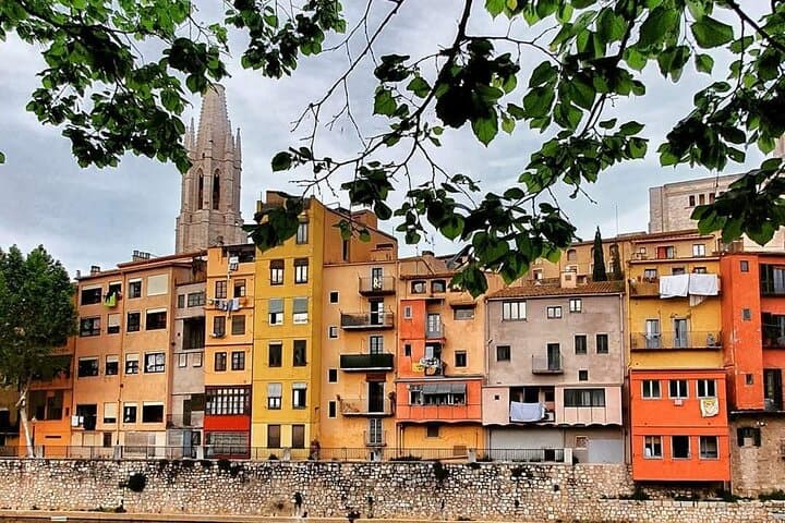 Walking Tour in Girona History and Gastronomy with Tasting