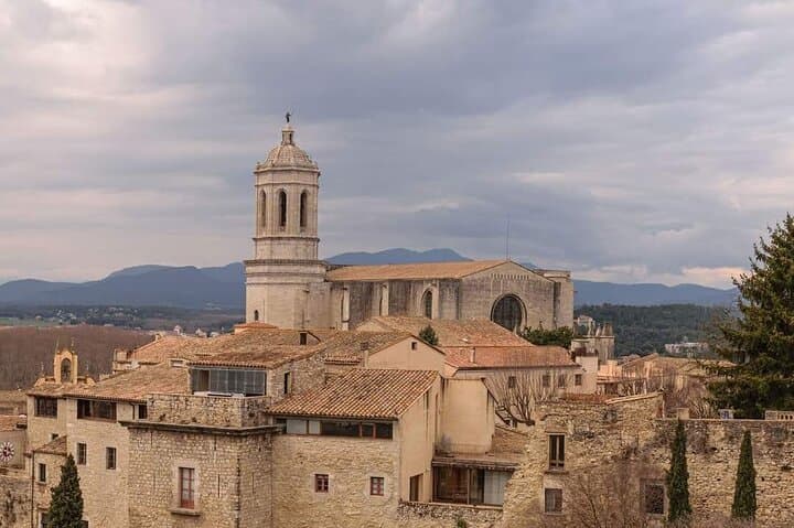 Walking Tour in Girona History and Gastronomy with Tasting