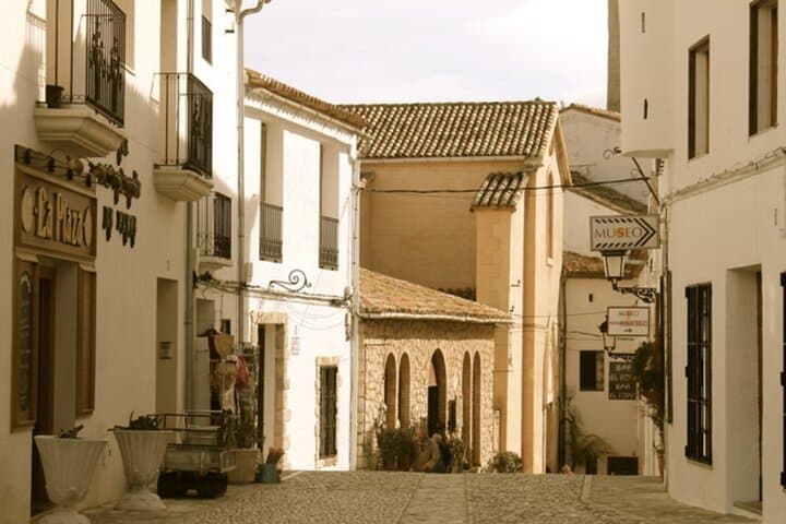 Guadalest Valley & Castle Guided Tour from Alicante