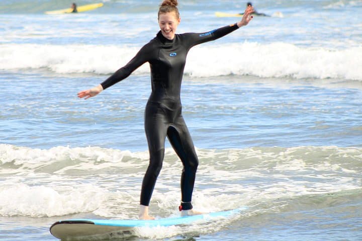 Fun surf class – small group surf school Playa del Inglés.