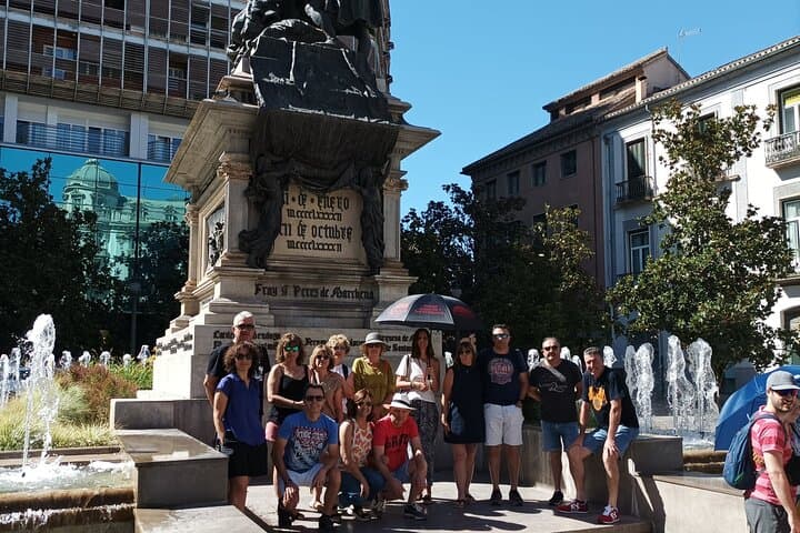 Albaicín and Sacromonte Walking Tour and Flamenco Show
