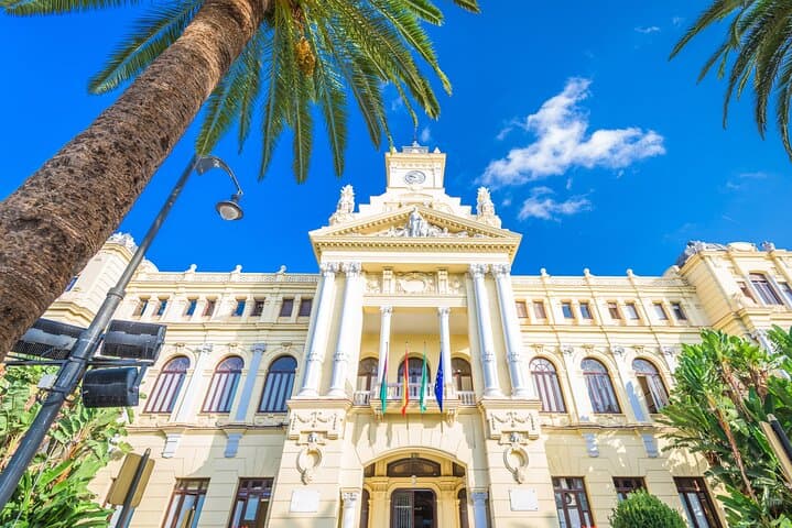 Malaga Self-Guided City Walking Tour & Scavenger Hunt