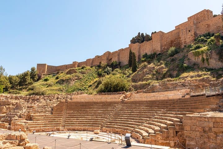 Malaga Self-Guided City Walking Tour & Scavenger Hunt