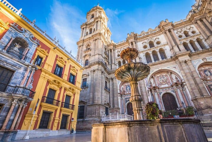Malaga Self-Guided City Walking Tour & Scavenger Hunt