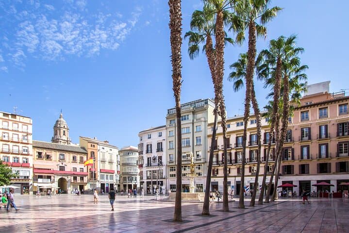 Malaga Self-Guided City Walking Tour & Scavenger Hunt