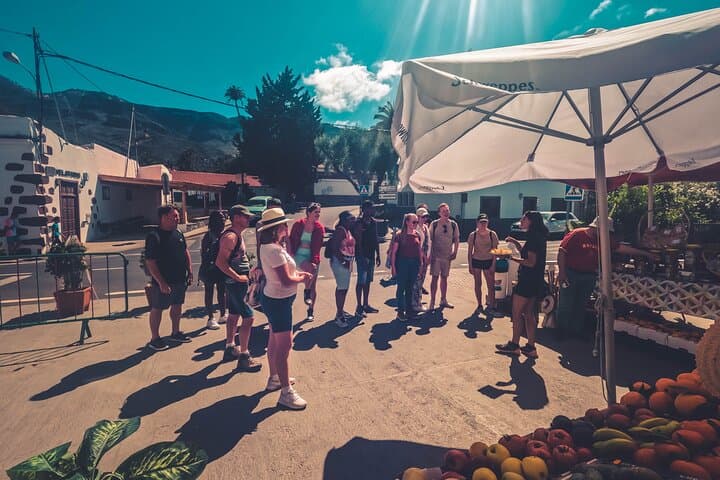 The Red Canyon Tour - Small Group Trip with Local Food Tasting ツ