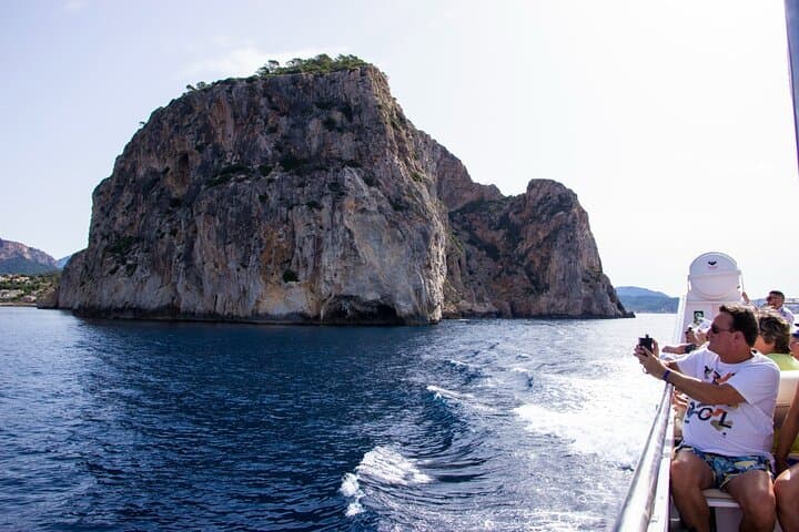 Paradise 4h Catamaran Tour of Mallorca and Puerto Andratx