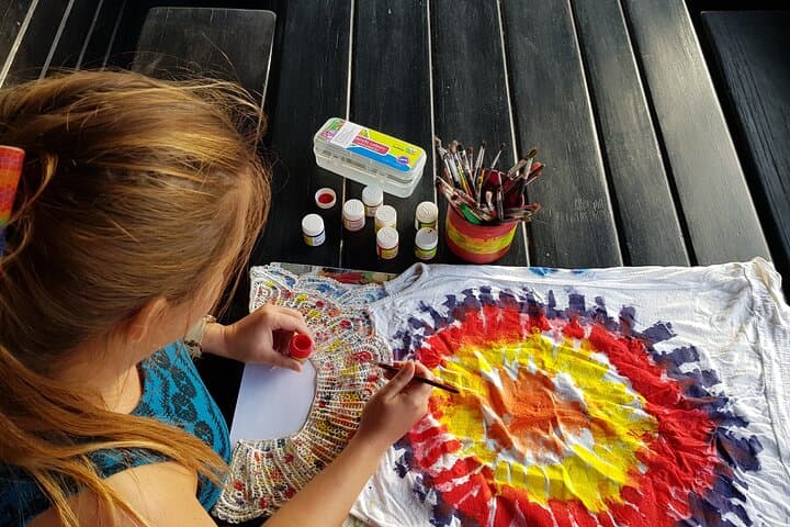 Paint your unique t-shirt