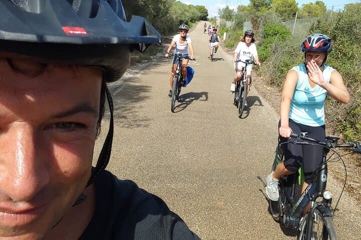 Half-day e-bike tour to the oldest market on the island