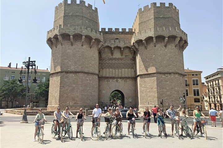 Private 3-Hour Bike Tour: Discover City Gems & Beautiful Beaches