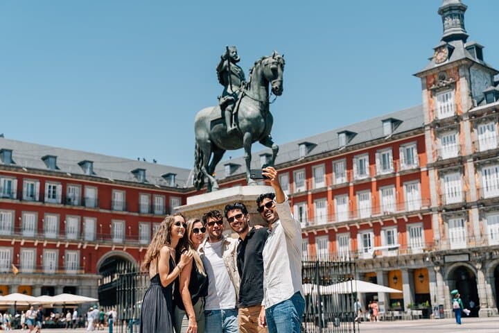 Madrid Tapas & Wine Tour with Rooftop Views and Local Guide
