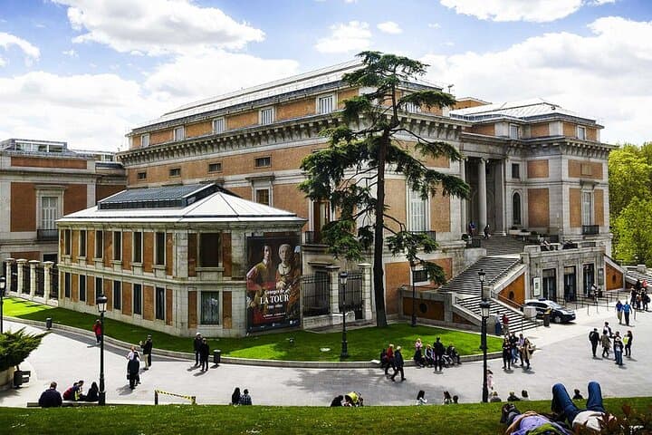 Private visit to the Prado Museum and city tour