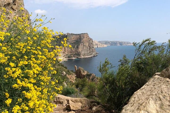 On the cliff trail between both beaches