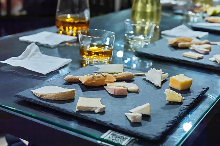 Gastronomic Experience in the Caves of Hoya de la Iglesia