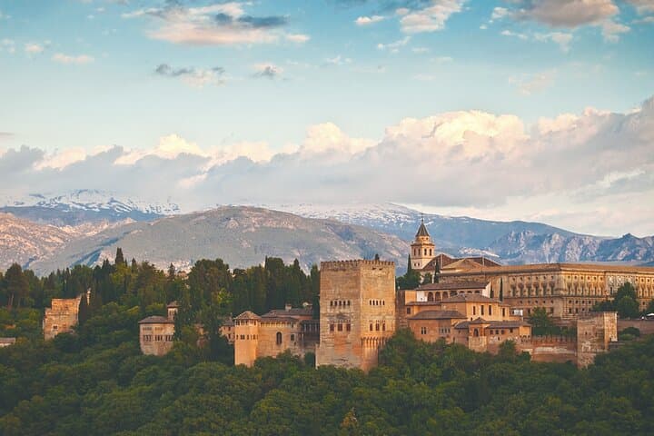 Alhambra Guided Tour from Malaga with Private Transportation
