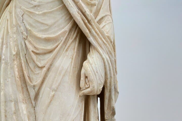 Servilia statue