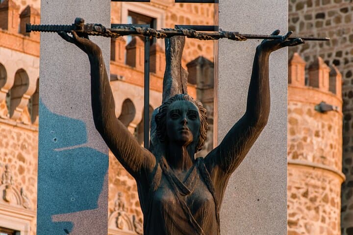 Toledo Scavenger Hunt & Highlights Self-Guided Walking Tour