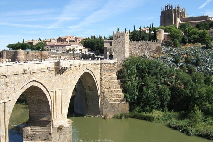 Toledo Scavenger Hunt & Highlights Self-Guided Walking Tour