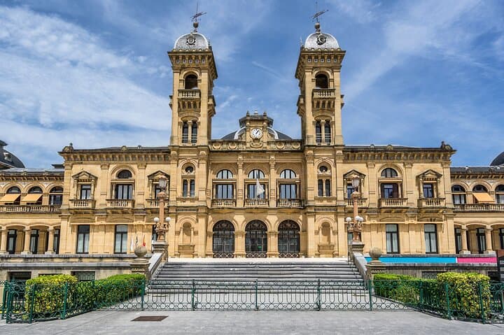 San Sebastian Scavenger Hunt & Self Guided Walking Tour