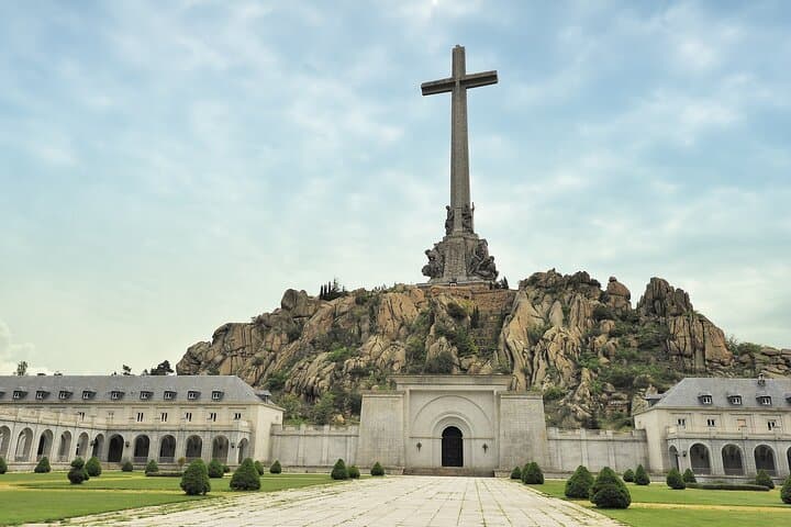 5 Hours Private Walking Tour in the Royal Monastery of El Escorial