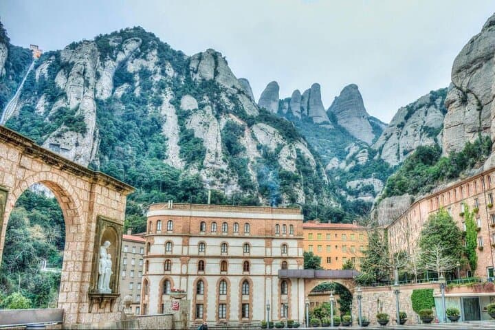 Montserrat Tour from Barcelona with Cog-Wheel Train&Black Madonna