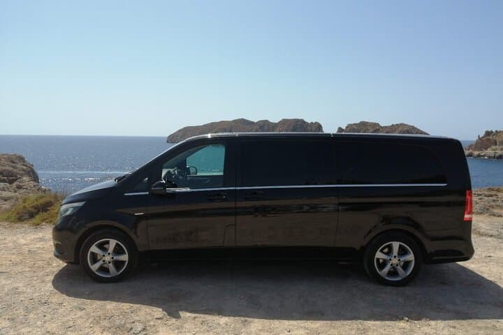 We do Tarragona Port to Hotels / Airport in Barcelona up to 6 people