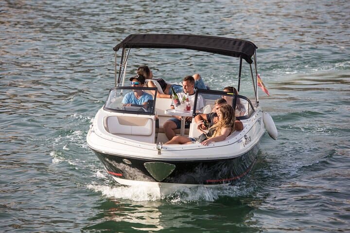 Boat trip through the bay of Marbella Bayliner VR5
