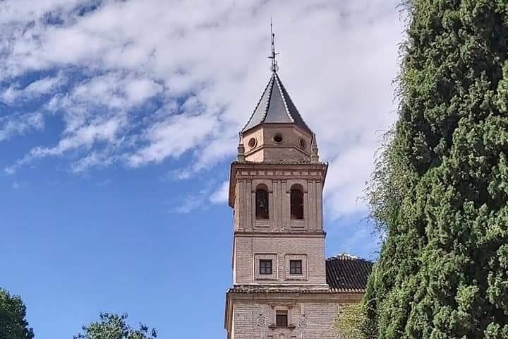 Generalife Guided Tour, Gardens and Alcazaba (without Nasrid Palaces)