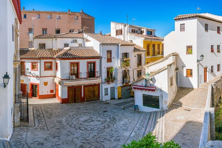 Two-Hour Walking Tour Visiting Albaicín and Sacromonte