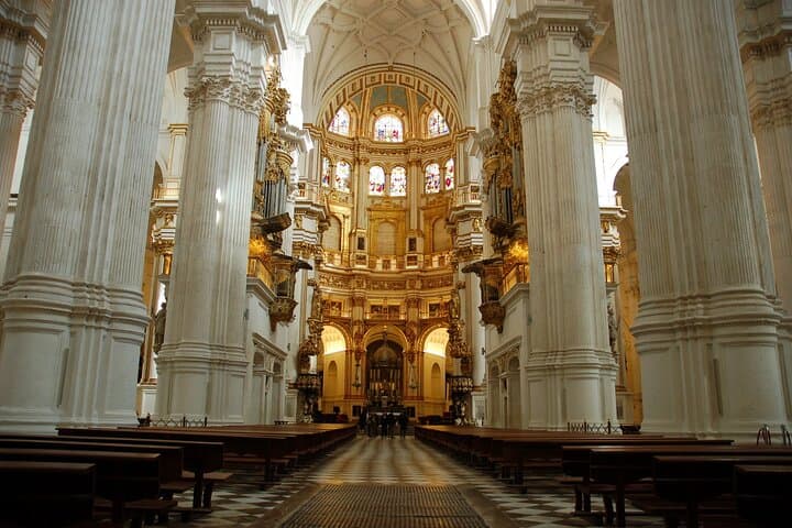 Cathedral and Royal Chapel Premium tour