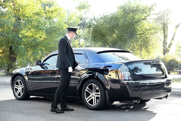 Private One-way Airport Transfer Barcelona Airport to Barcelona