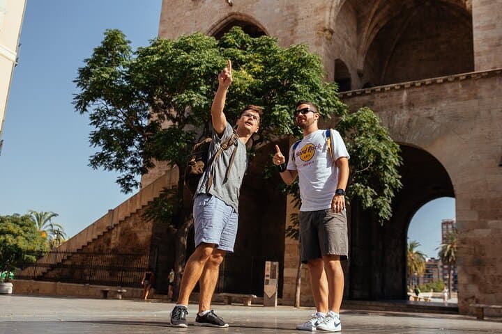 Highlights & Hidden Gems With Locals: Best of Alicante Private Tour
