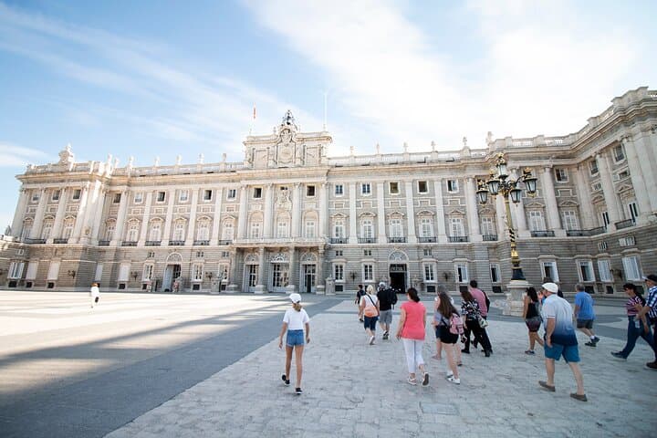 Madrid Royal Palace & Retiro Park Tour with Optional Tapas