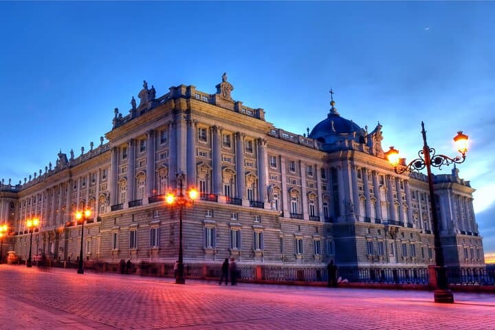 Private guided tour: Madrid City Highlights and Palace Quarter