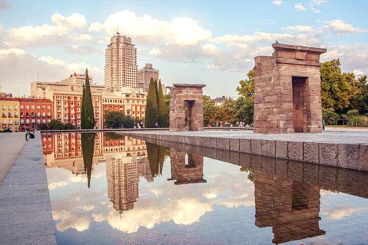 Private guided tour: Madrid City Highlights and Palace Quarter