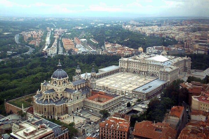Private guided tour: Madrid City Highlights and Palace Quarter