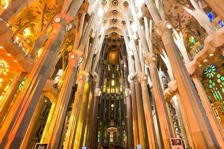 Sagrada Familia Small Group Guided Tour with Skip the Line Ticket