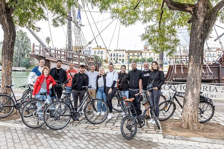 Sevillian tapas tasting on a bicycle (3 bars-3 tapas-3 drinks)