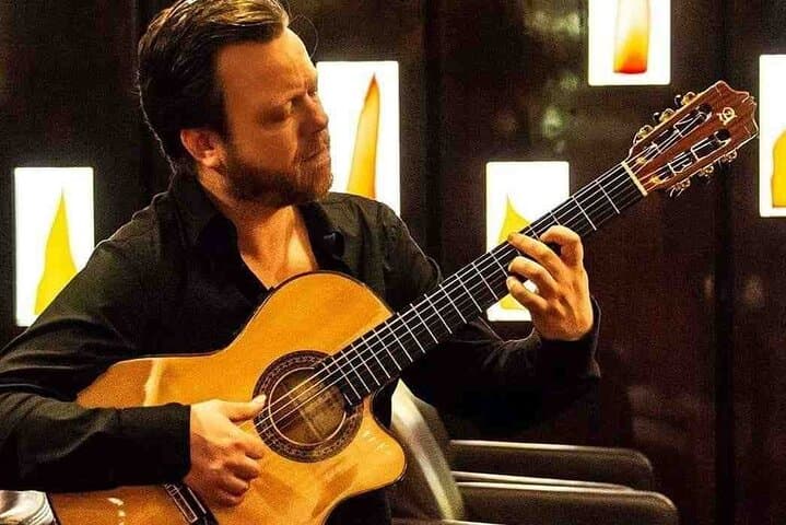 Flamenco show with wine tasting and tapas at Bodega La Jara