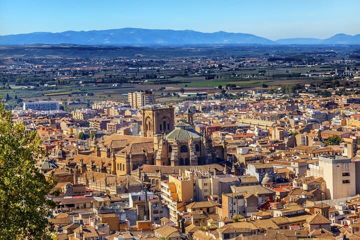 Cathedral and Royal Chapel with Albaicin and Sacromonte Premium Group