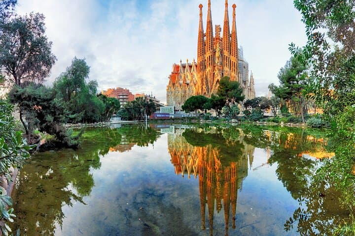 Private Roman and Medieval Walking Tour in Barcelona