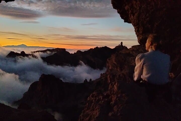 Sunset Hike and Stargazing Experience in Roque Nublo Mountains
