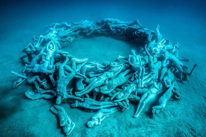 The human circle is one of the most impressive sculptures.